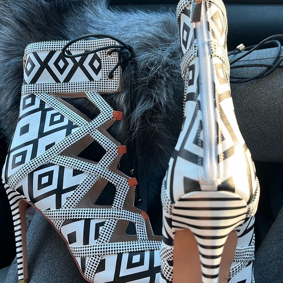 SeXXXy Stiletto Heels w/ Geometric Patterns and Cool Cutouts - Picture 7 of 13